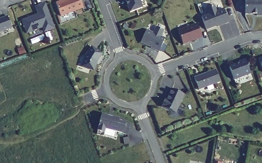 Vue aérienne du Rond-point anonyme n°151531216