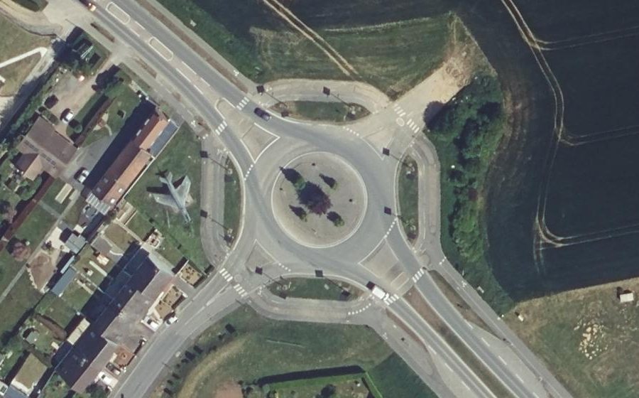 Vue aérienne du Rond-point anonyme n°151542784