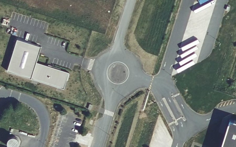 Vue aérienne du Rond-point anonyme n°151542811