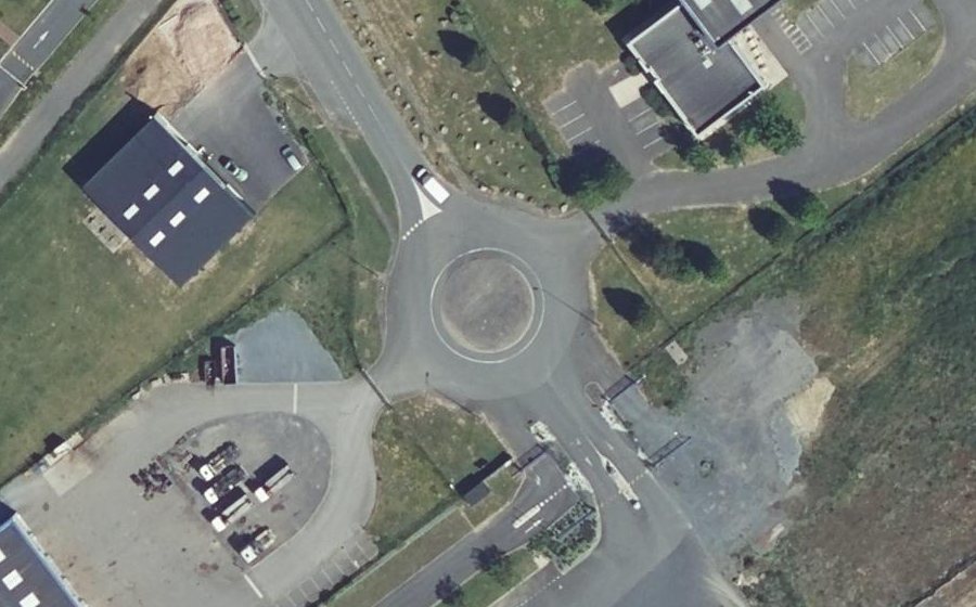 Vue aérienne du Rond-point anonyme n°151542853