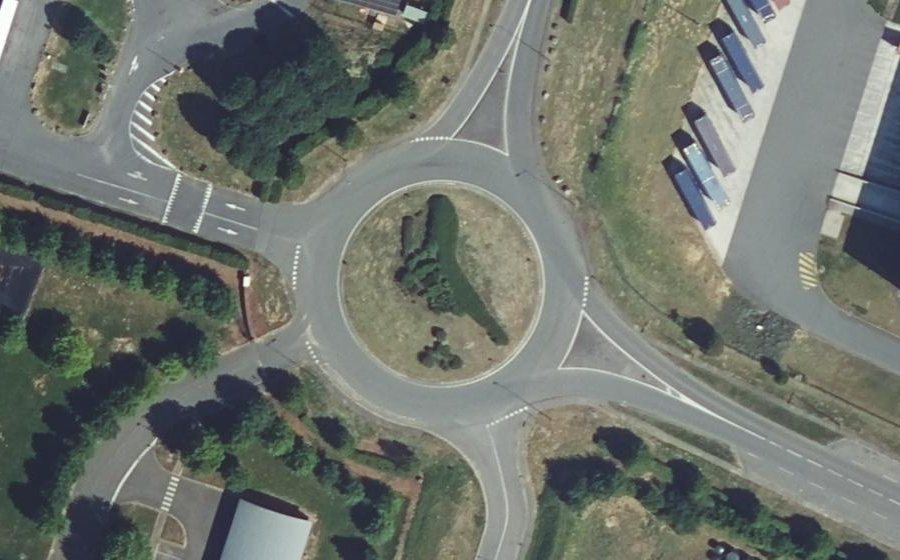 Vue aérienne du Rond-point anonyme n°151542855