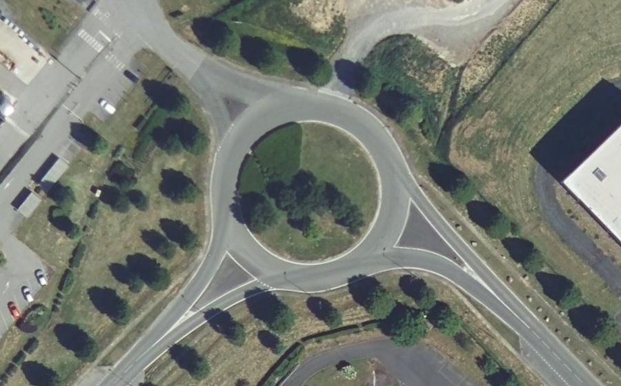 Vue aérienne du Rond-point anonyme n°151542867