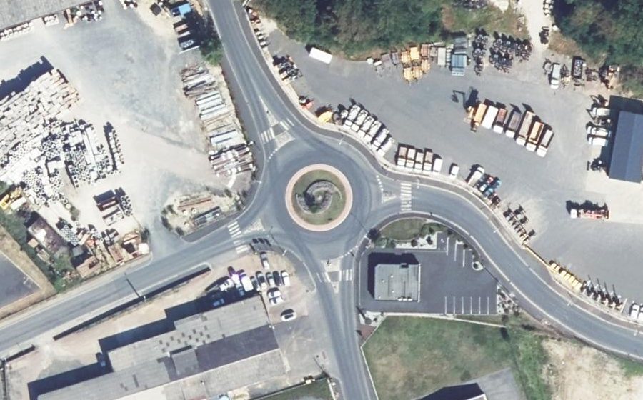Vue aérienne du Rond-point anonyme n°151564927