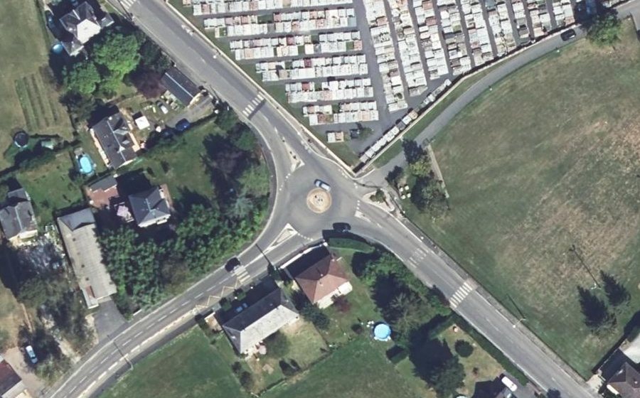 Vue aérienne du Rond-point anonyme n°151564929