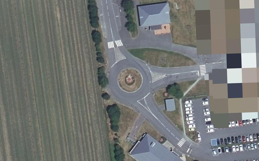 Vue aérienne du Rond-point anonyme n°151571328