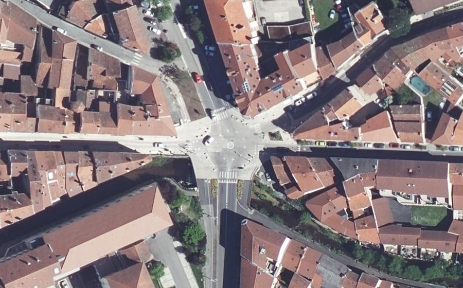 Vue aérienne du Rond-point anonyme n°151573165