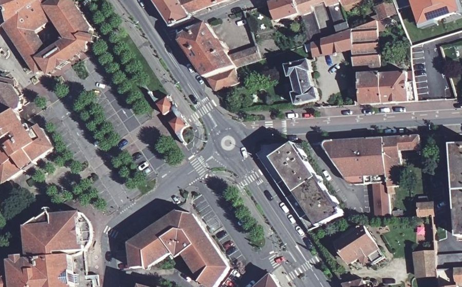 Vue aérienne du Rond-point anonyme n°151573463