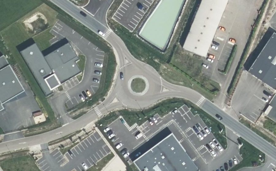 Vue aérienne du Rond-point anonyme n°151595847