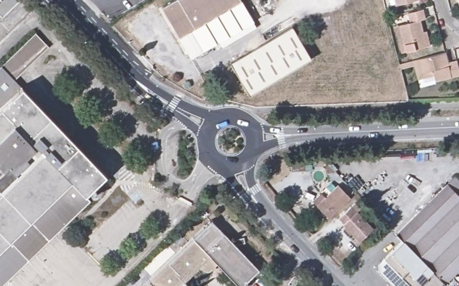 Vue aérienne du Rond-point anonyme n°151597437