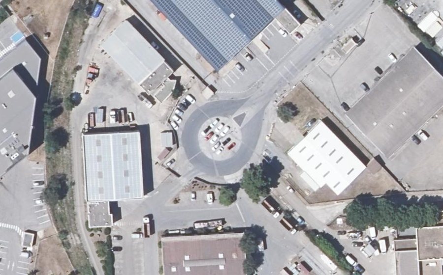 Vue aérienne du Rond-point anonyme n°151597451