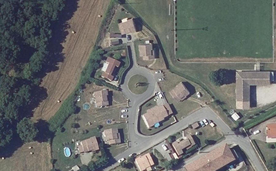 Vue aérienne du Rond-point anonyme n°151613429