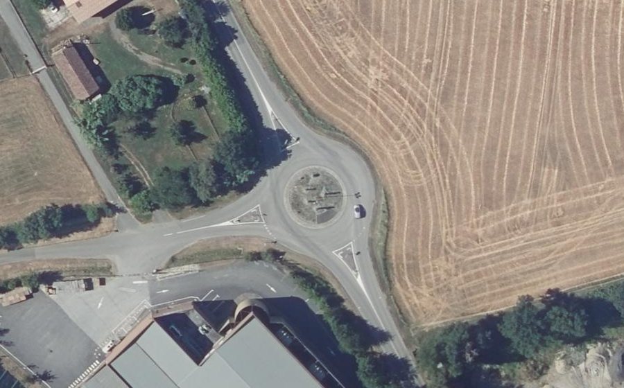 Vue aérienne du Rond-point anonyme n°151613442