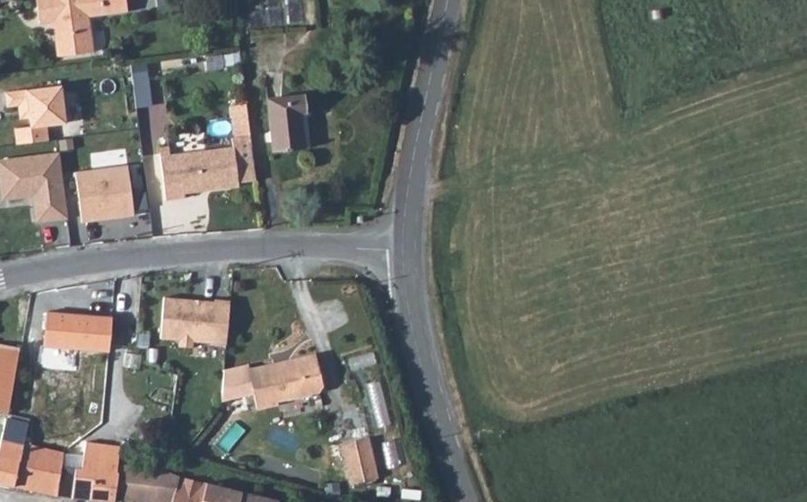 Vue aérienne du Rond-point anonyme n°1516162725