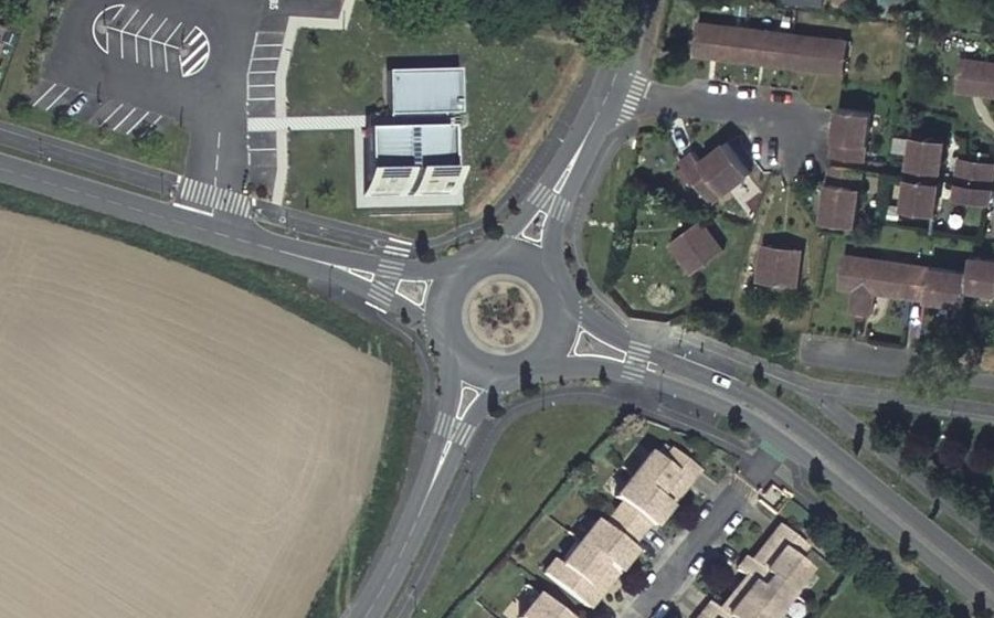 Vue aérienne du Rond-point anonyme n°151651777