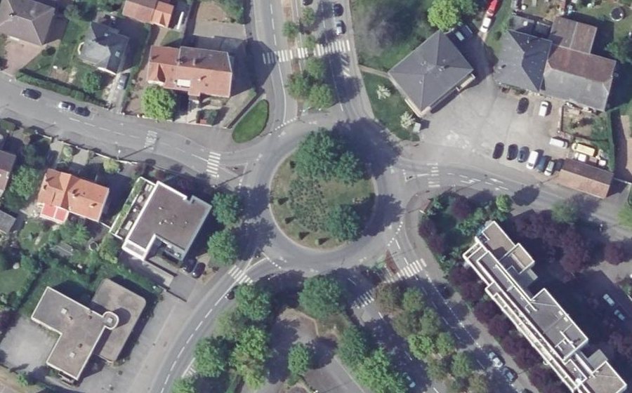 Vue aérienne du Rond-point anonyme n°151667287