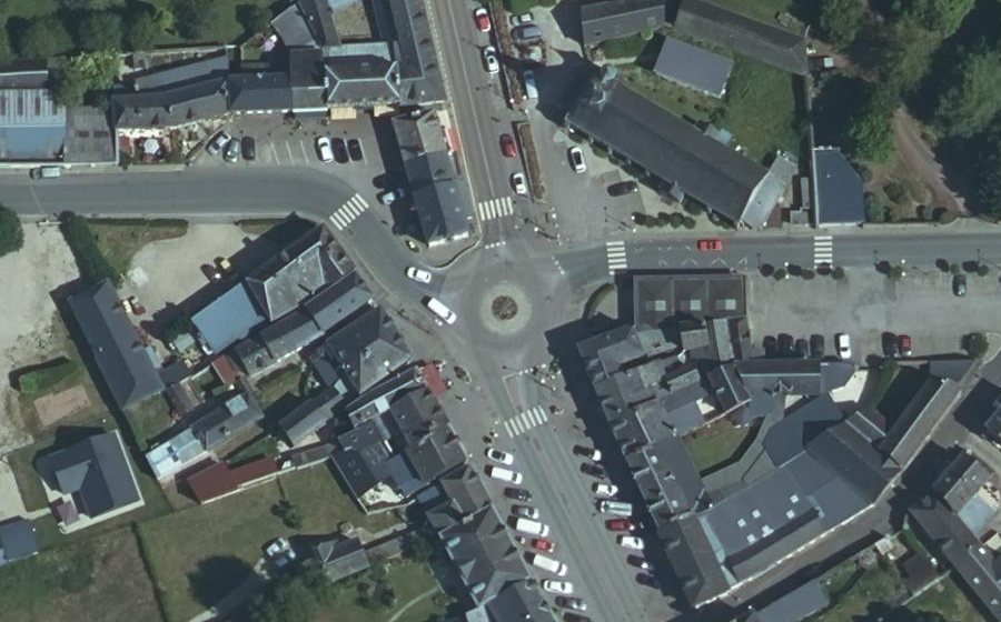 Vue aérienne du Rond-point anonyme n°151667397