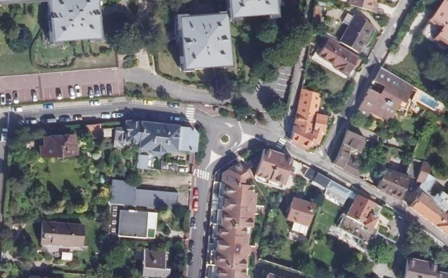 Vue aérienne du Rond-point anonyme n°1516675697
