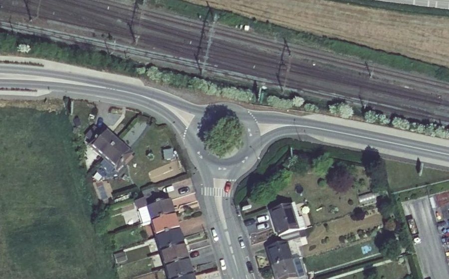 Vue aérienne du Rond-point anonyme n°151715861