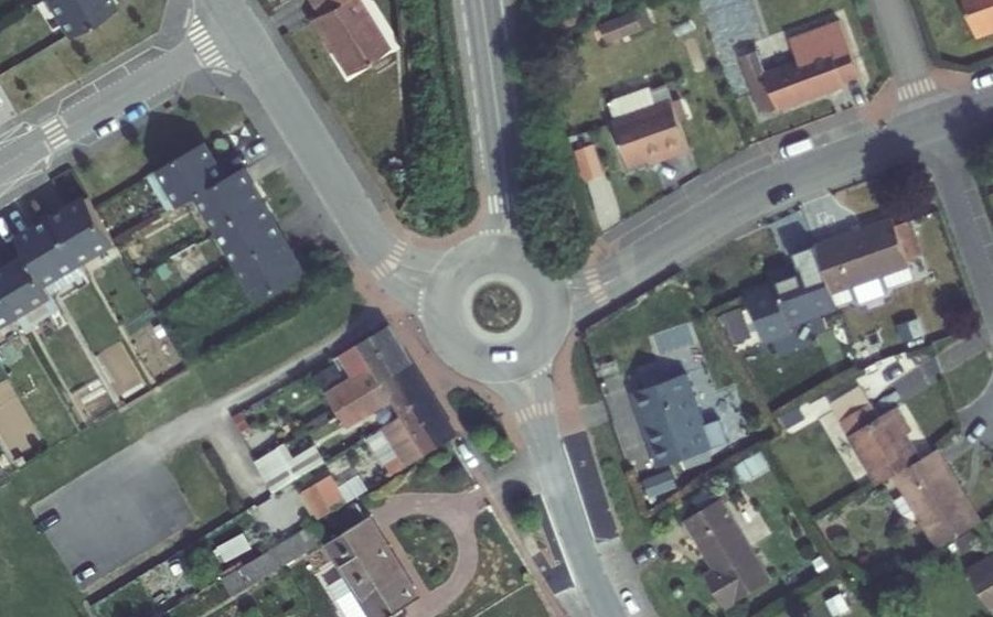 Vue aérienne du Rond-point anonyme n°151717766