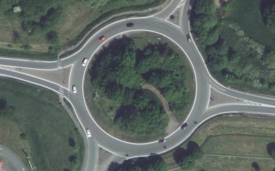 Vue aérienne du Rond-point anonyme n°151717774