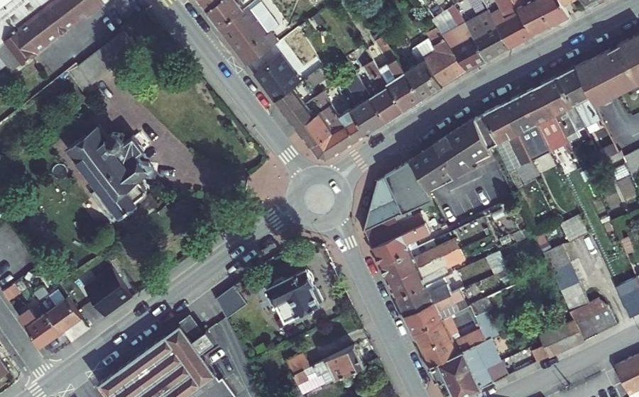 Vue aérienne du Rond-point anonyme n°151723621