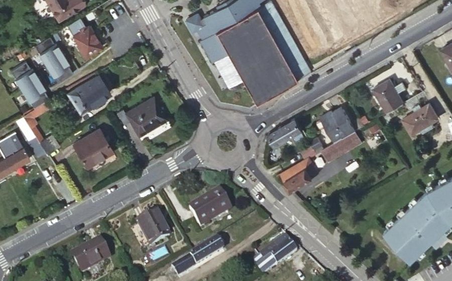 Vue aérienne du Rond-point anonyme n°1517442175