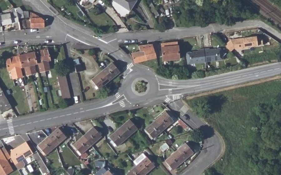 Vue aérienne du Rond-point anonyme n°151751107