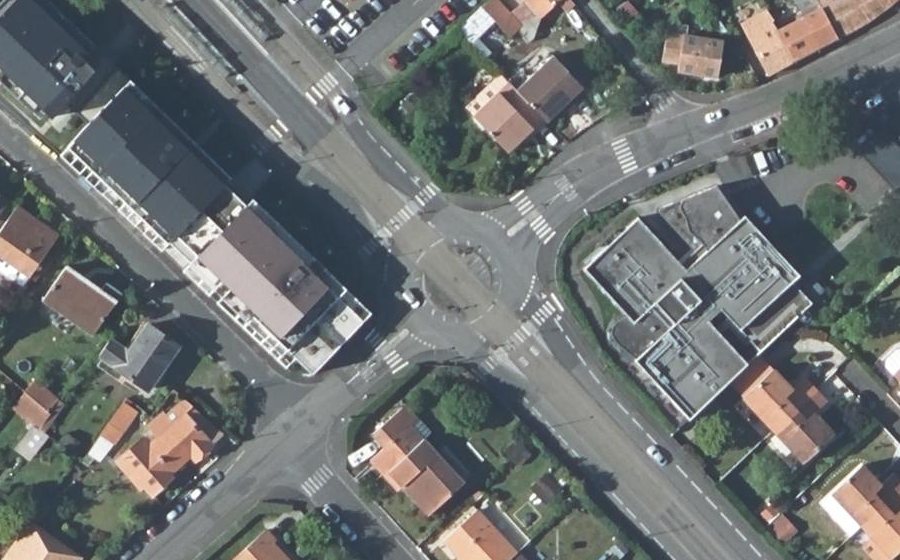 Vue aérienne du Rond-point anonyme n°151780821