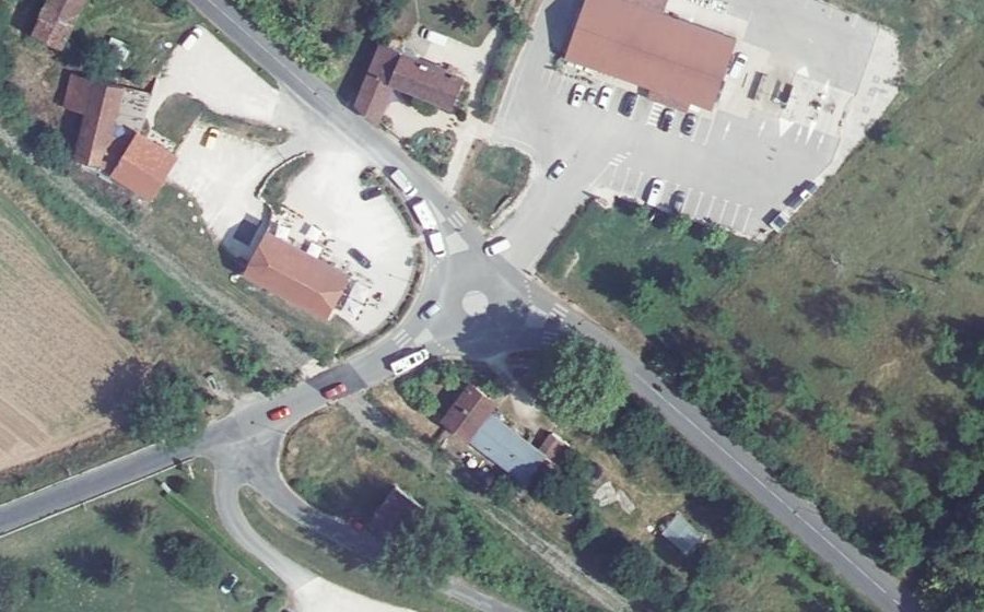 Vue aérienne du Rond-point anonyme n°151828812