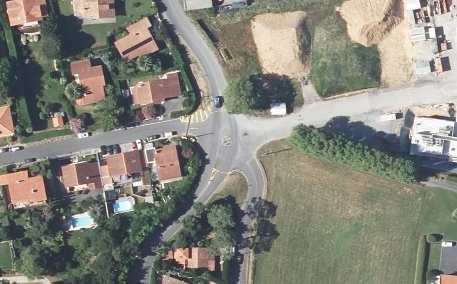 Vue aérienne du Rond-point anonyme n°1518360457