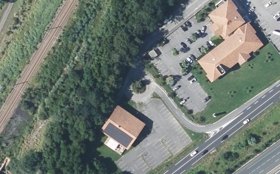 Vue aérienne du Rond-point anonyme n°1518363041
