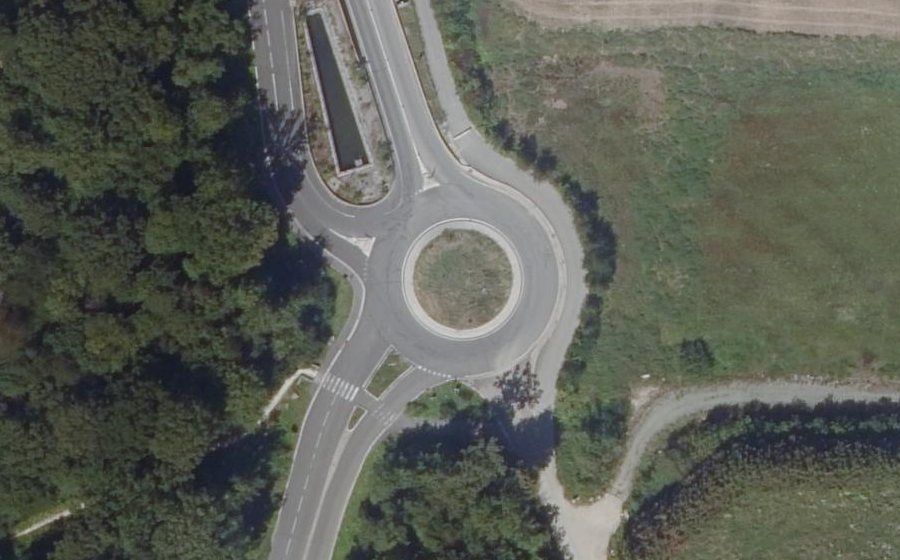 Vue aérienne du Rond-point anonyme n°1518385178