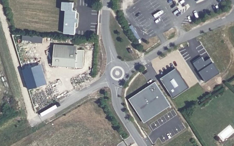 Vue aérienne du Rond-point anonyme n°1518496839