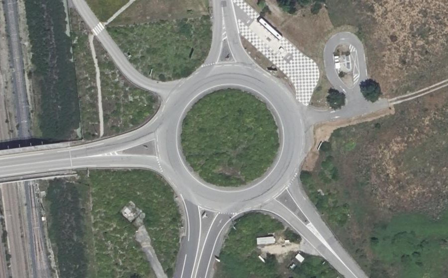 Vue aérienne du Rond-point anonyme n°151892433
