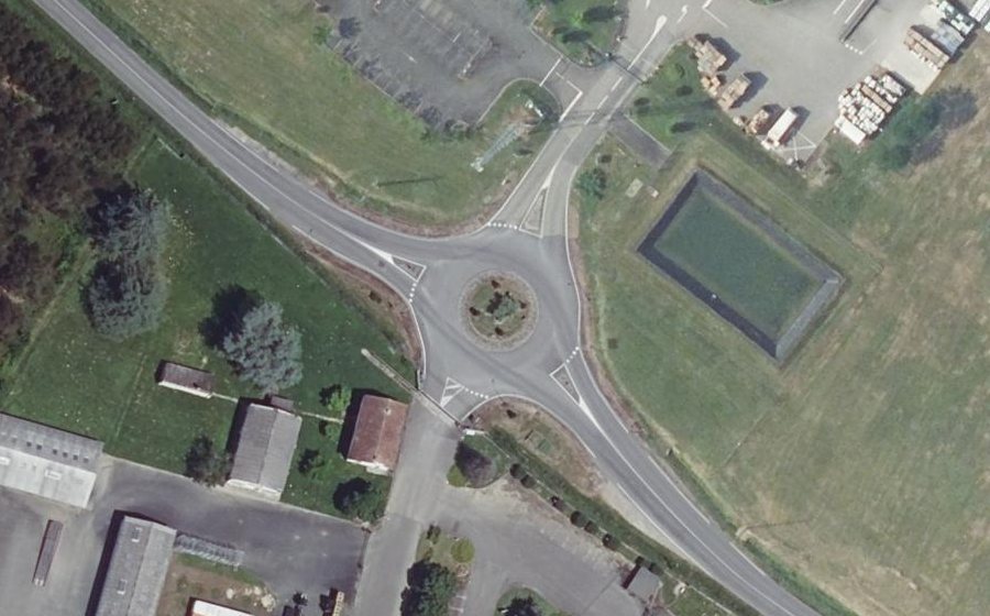 Vue aérienne du Rond-point anonyme n°151901844