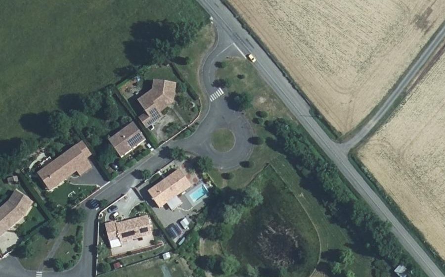 Vue aérienne du Rond-point anonyme n°151925814
