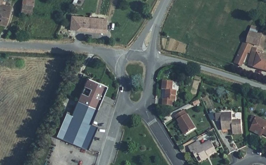 Vue aérienne du Rond-point anonyme n°151925827