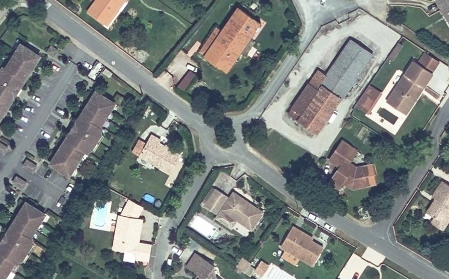Vue aérienne du Rond-point anonyme n°151953723