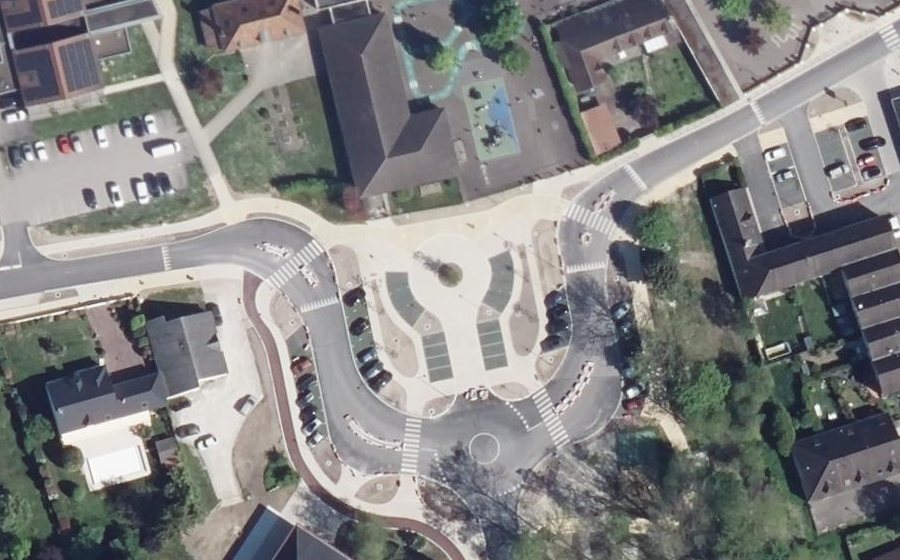 Vue aérienne du Rond-point anonyme n°1519620509