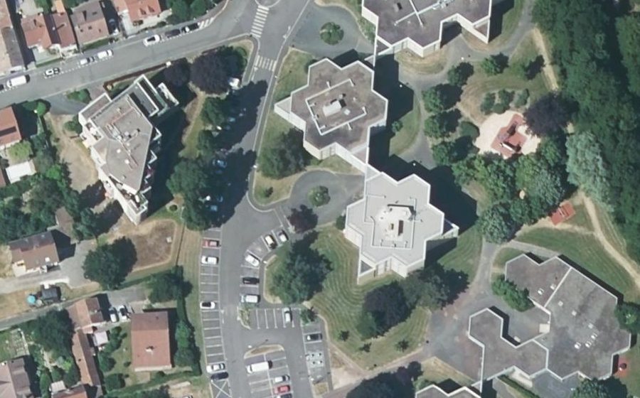 Vue aérienne du Rond-point anonyme n°151988691
