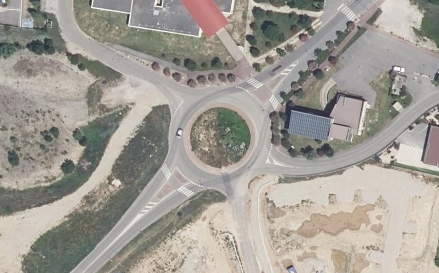 Vue aérienne du Rond-point anonyme n°152010785