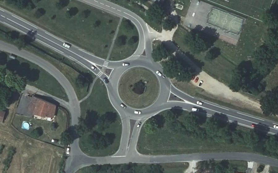 Vue aérienne du Rond-point anonyme n°152022149