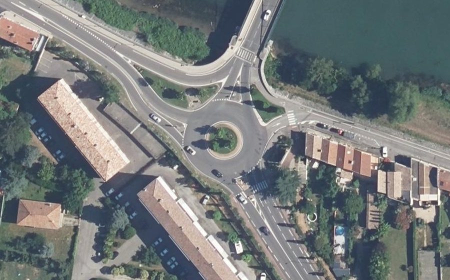 Vue aérienne du Rond-point anonyme n°152036483