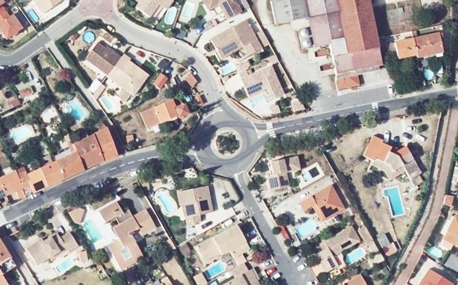 Vue aérienne du Rond-point anonyme n°152042913