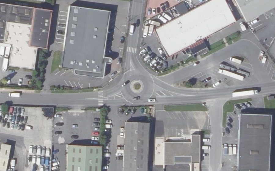 Vue aérienne du Rond-point anonyme n°152046756