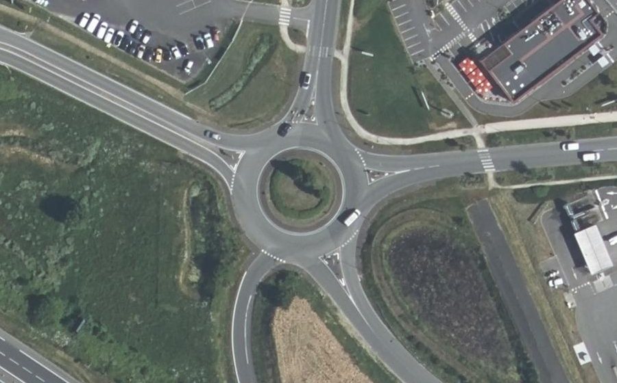 Vue aérienne du Rond-point anonyme n°152075911