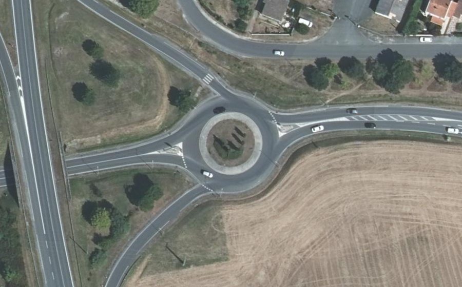Vue aérienne du Rond-point anonyme n°152121512