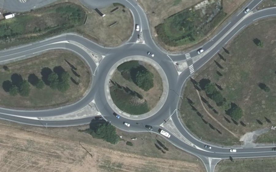 Vue aérienne du Rond-point anonyme n°152121535