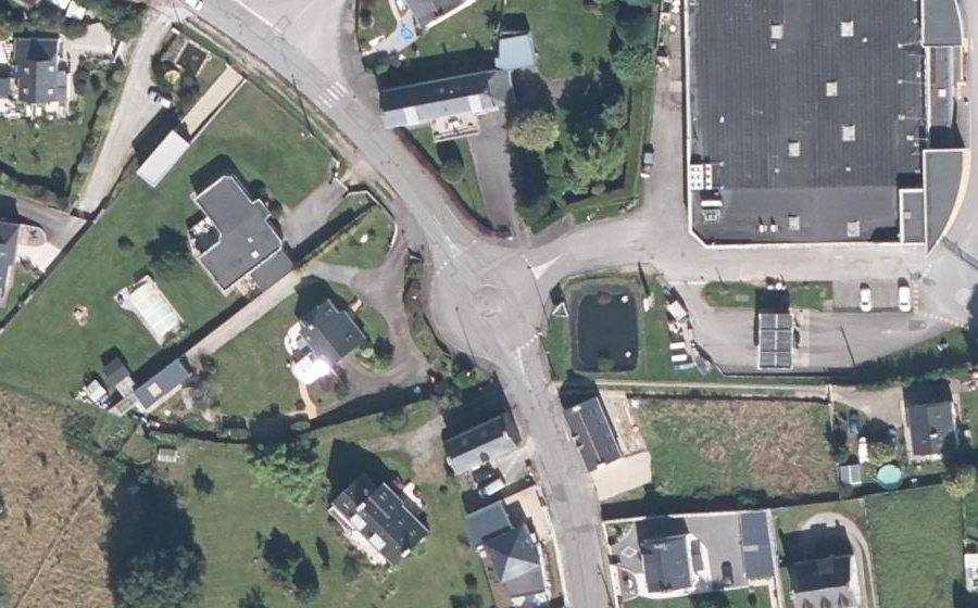 Vue aérienne du Rond-point anonyme n°1521247343