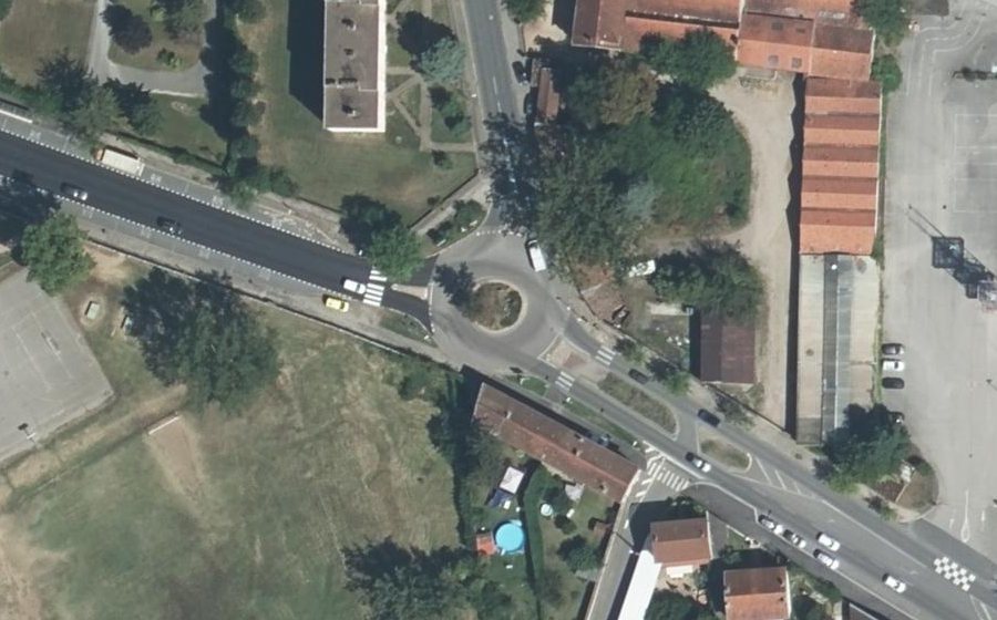 Vue aérienne du Rond-point anonyme n°152181657